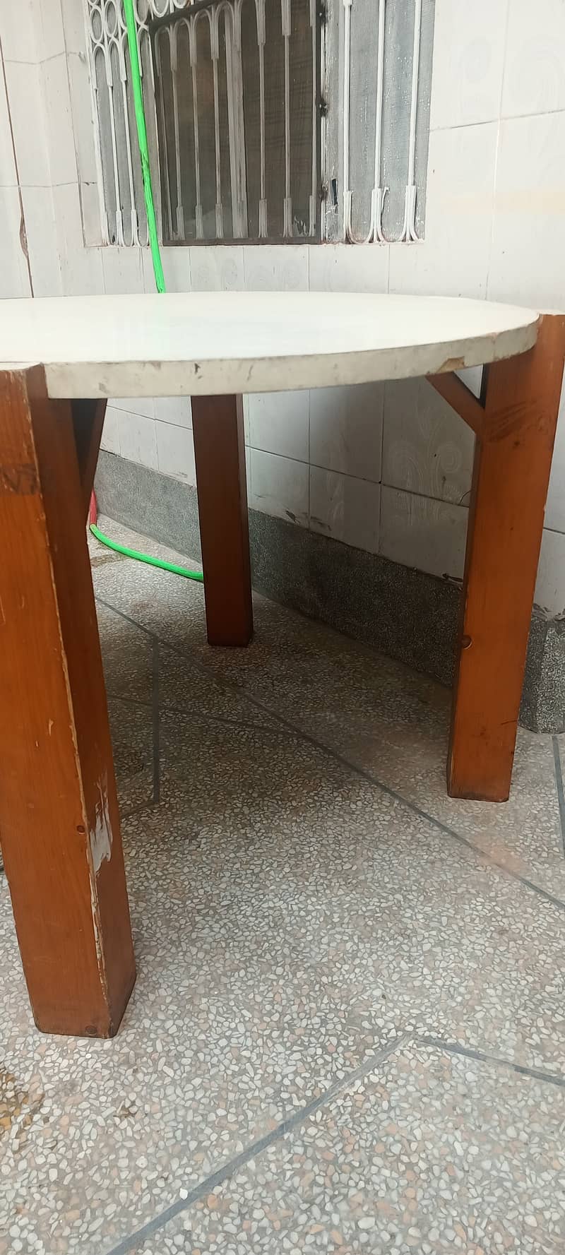 Round Dining Table 1