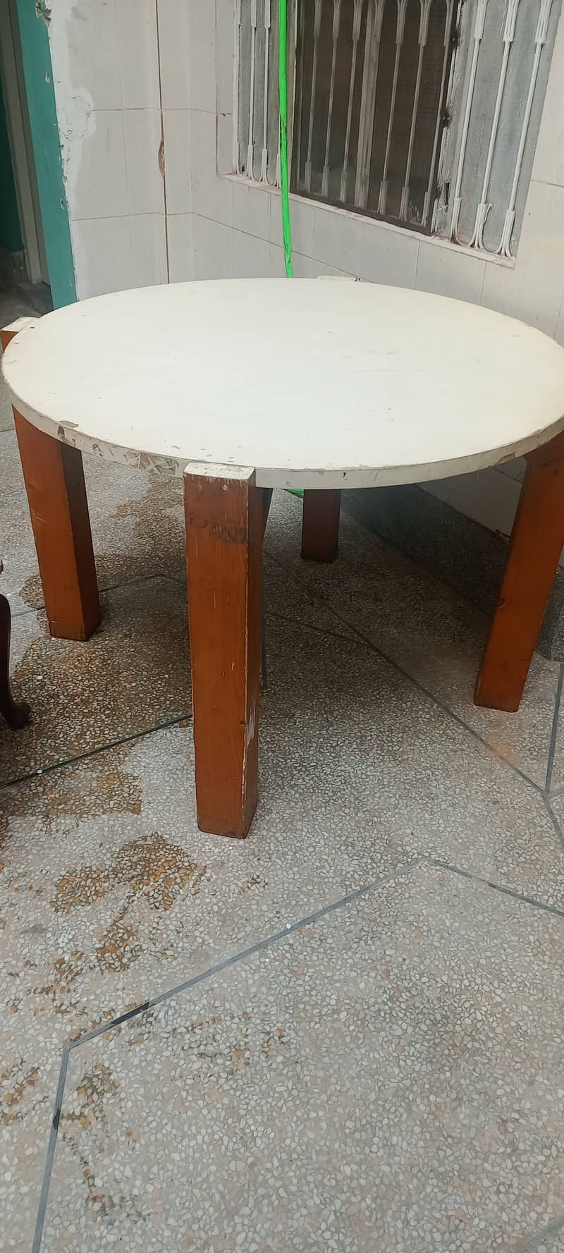 Round Dining Table 2
