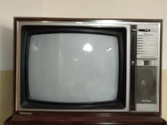 ANTIQUE NATIONAL COLOUR TV 100% WORKING CONDITION