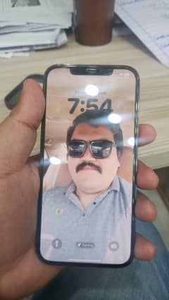 i phone 12 pro max in excelle t condition faxtory unlocked