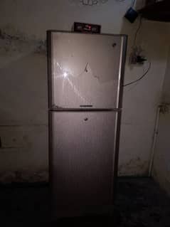 saaf candition ma fridge hai sall sall
