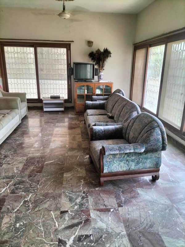 PLOT FOR SALE AT MAIN PECHS BLOCK 2 4