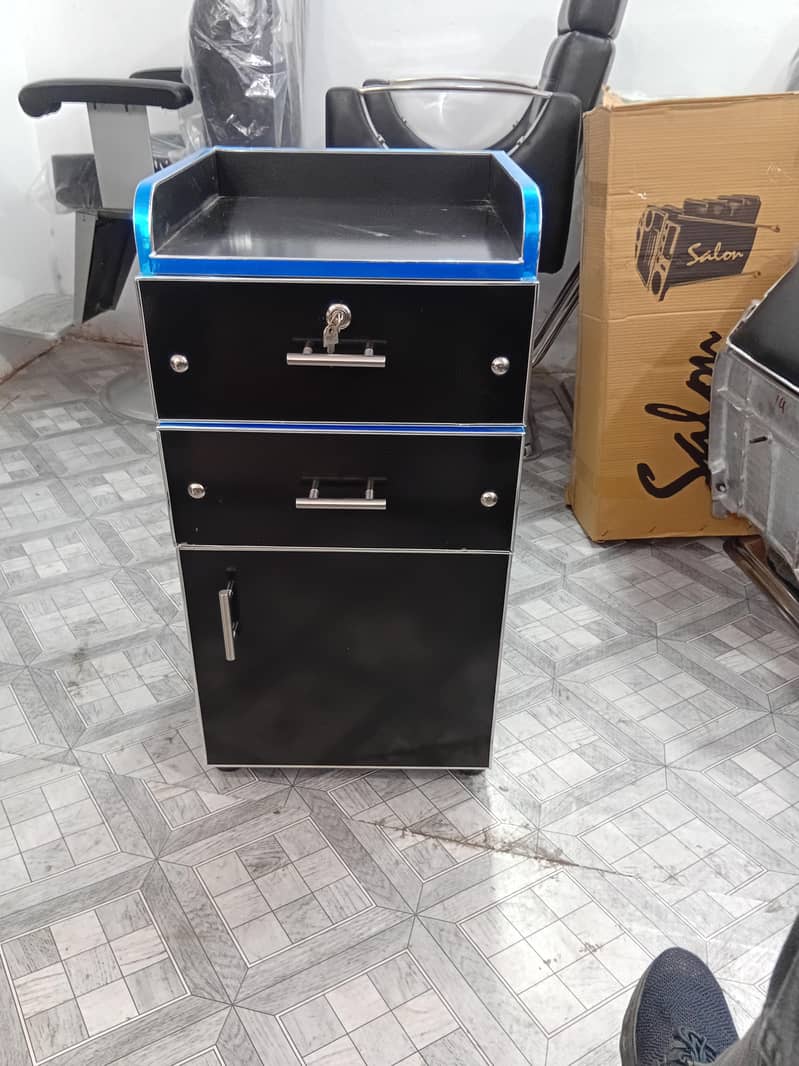 Saloon Trolly using for multi purpose 1