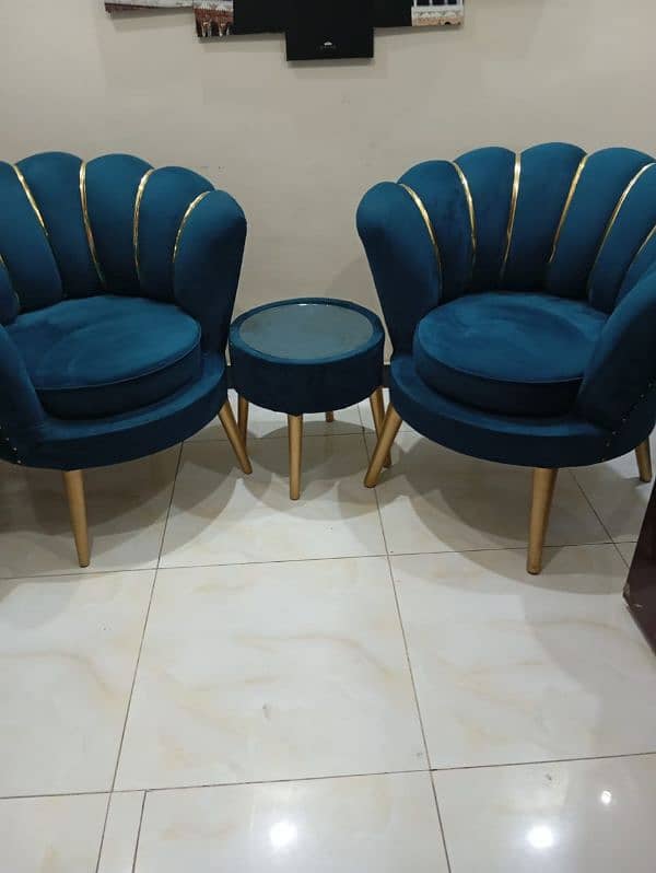 2 Sofas and 1 table set 1
