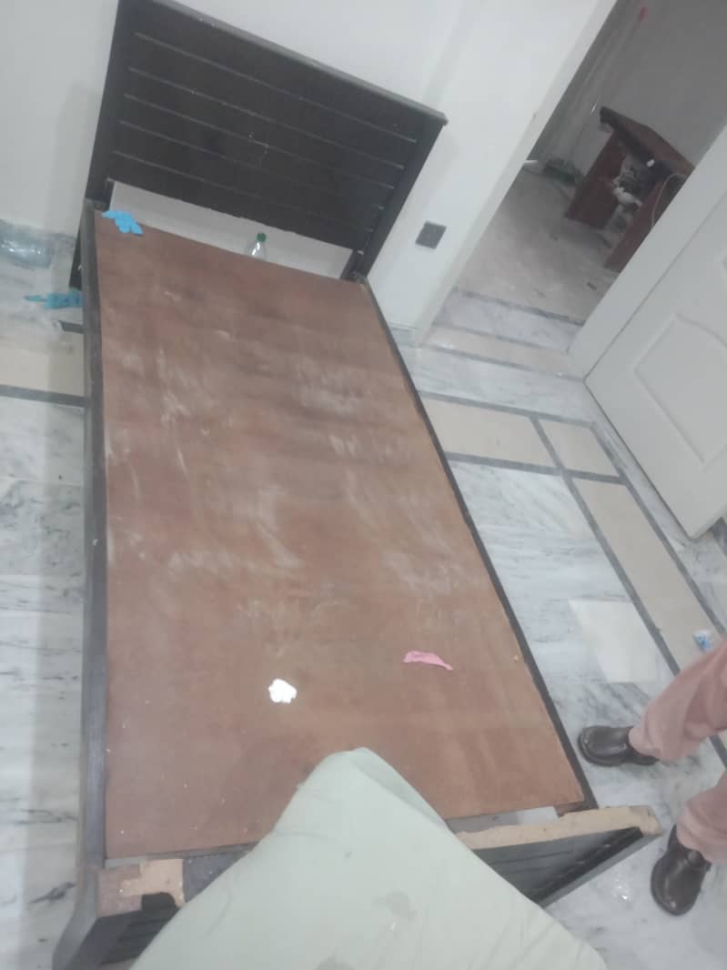 2 single Bed with matress and side tables 4