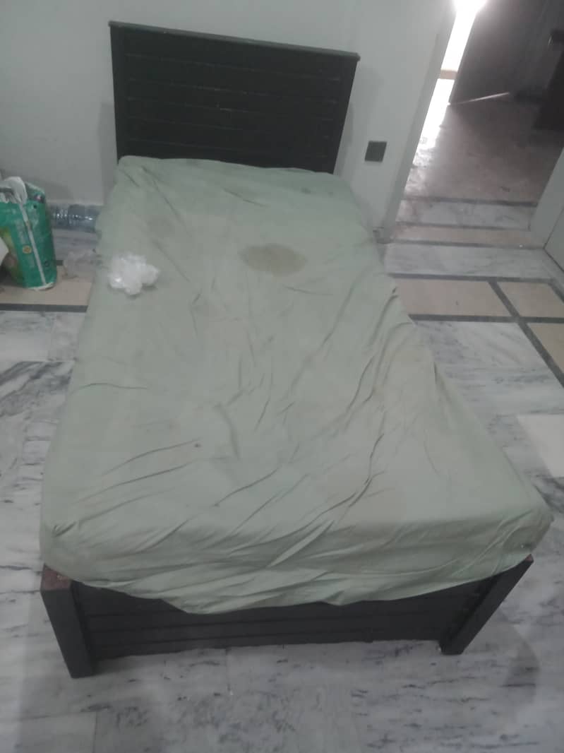 2 single Bed with matress and side tables 6