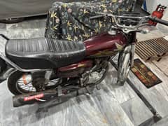 Honda 125 2021 red