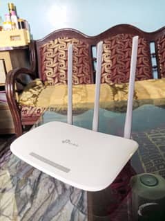 TP-Link 3 Antenna 300Mbps Device For Sell
