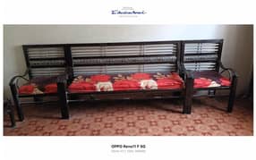 sofe ek bada do chhote pura set table