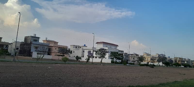 1 Kanal Plot No. 335 At Ideal Location For Sale In Block A Ex Park View DHA Phase 8 4