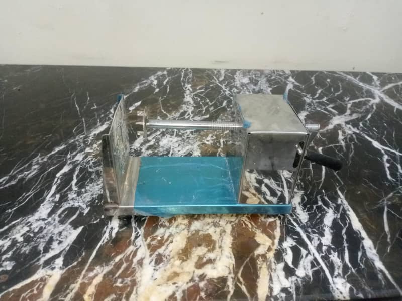 burger counter machine+ working table+ table chairs+bract fan 3