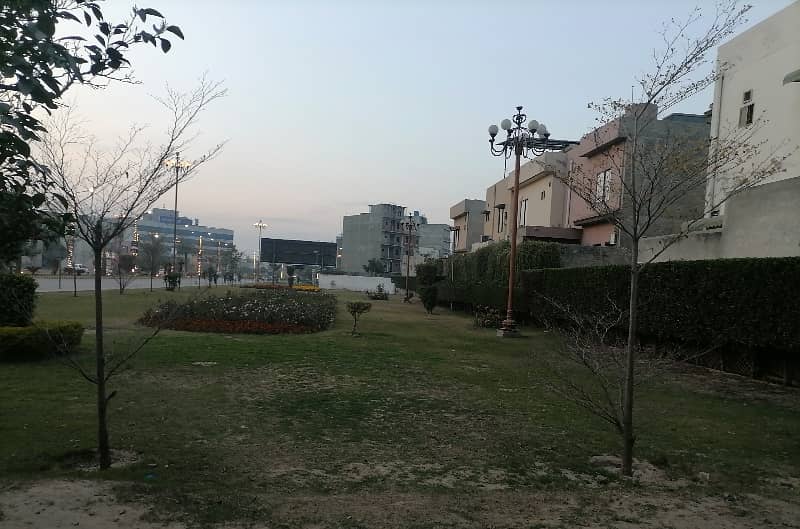 1 Kanal Plot No. 215 At Ideal Location For Sale In Block C Ex Park View DHA Phase 8 4