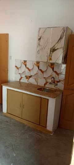 For Rent Main Aprochable 10ft road 6Marla 2nd floor
