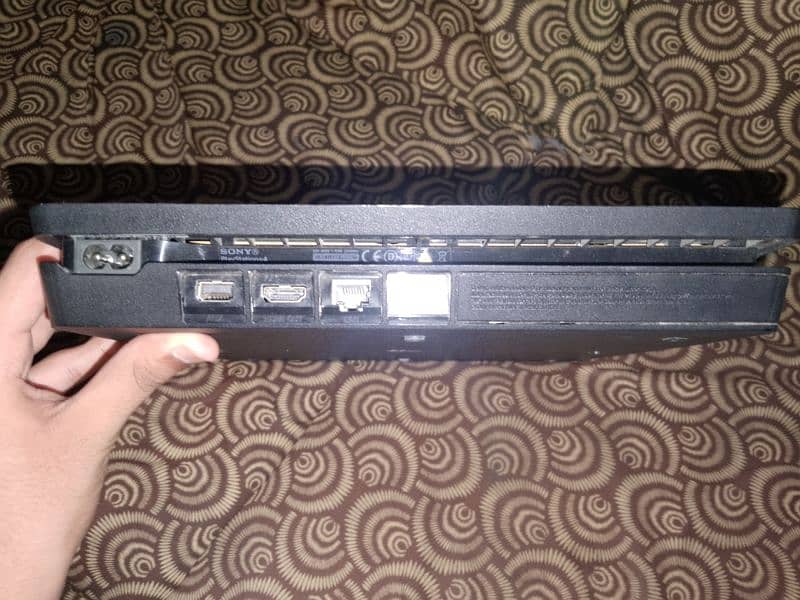 PS4 SLIM 1TB SEAL PACK COMDITION 10/10 JAILBREAK WITH 18 GAMES INSTALL 4
