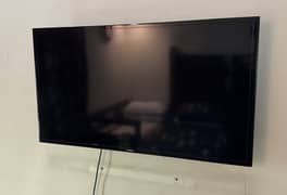 Samsung 40 inhes LED TV with google chrome cast device