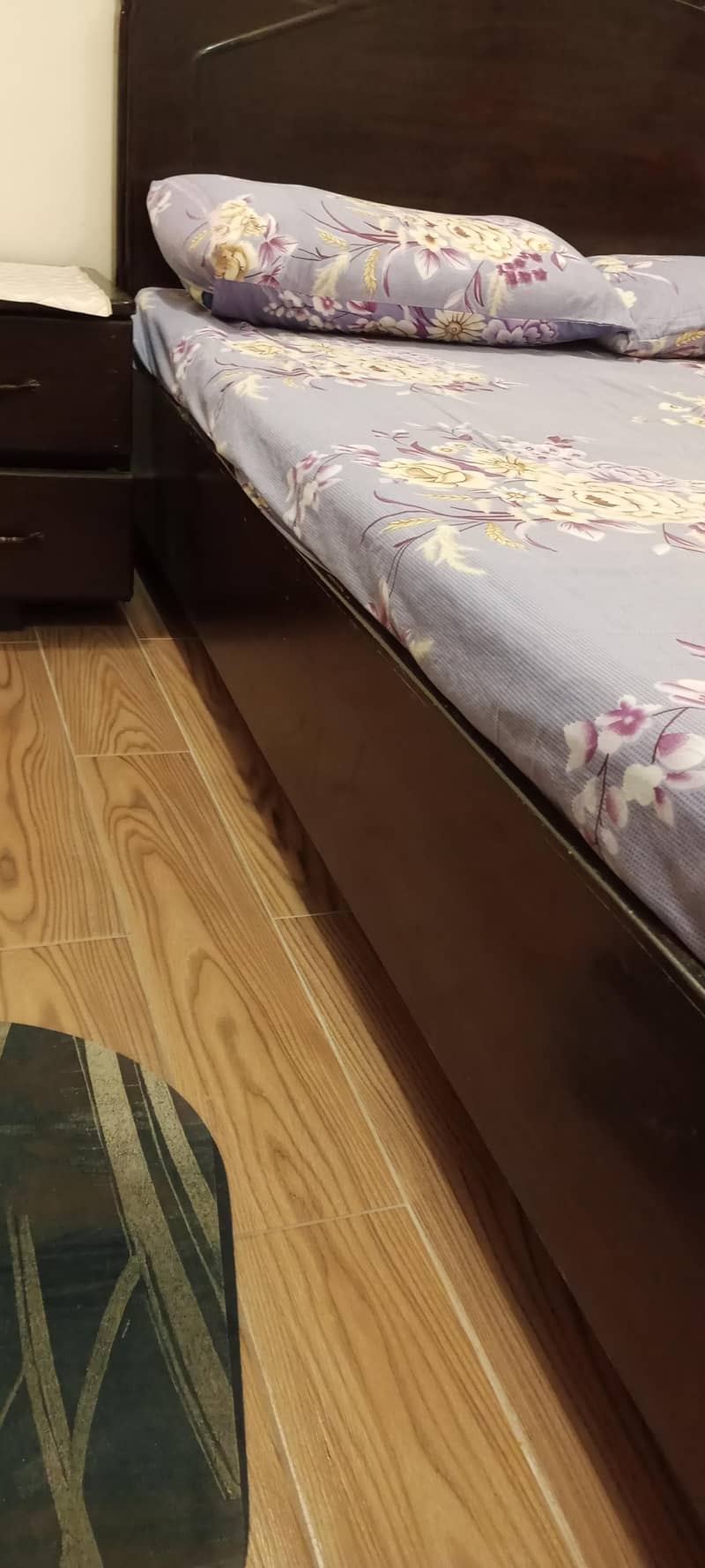 queen bed with side tables 10