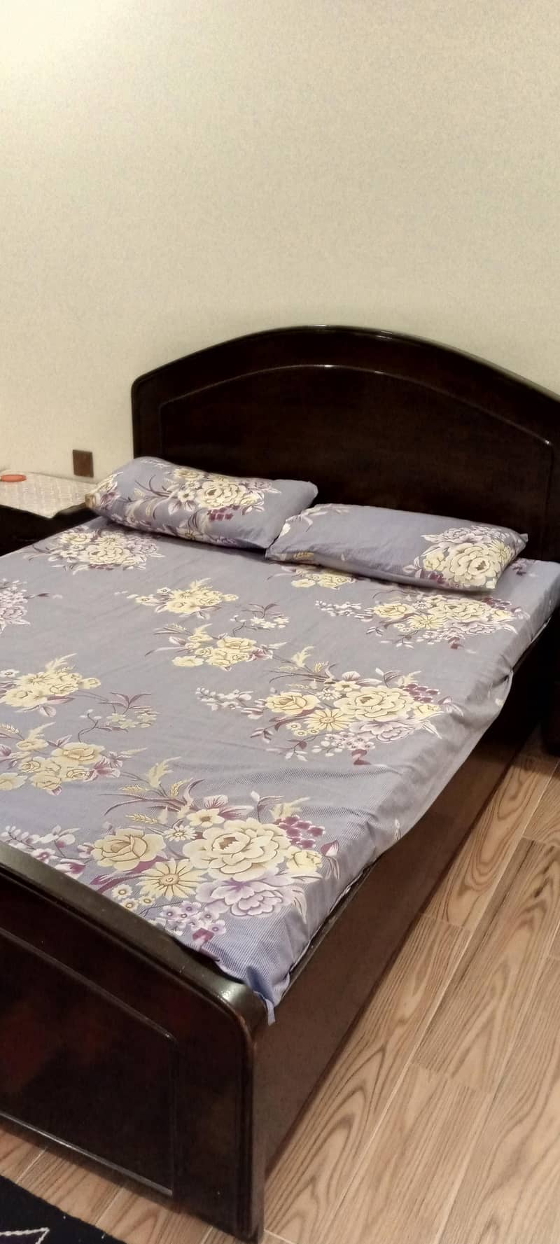 queen bed with side tables 12