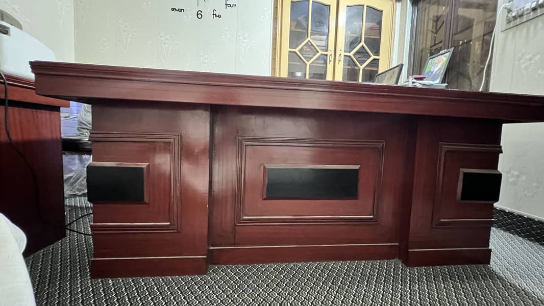 10 x 10 condition One double one computer table to chairs 3