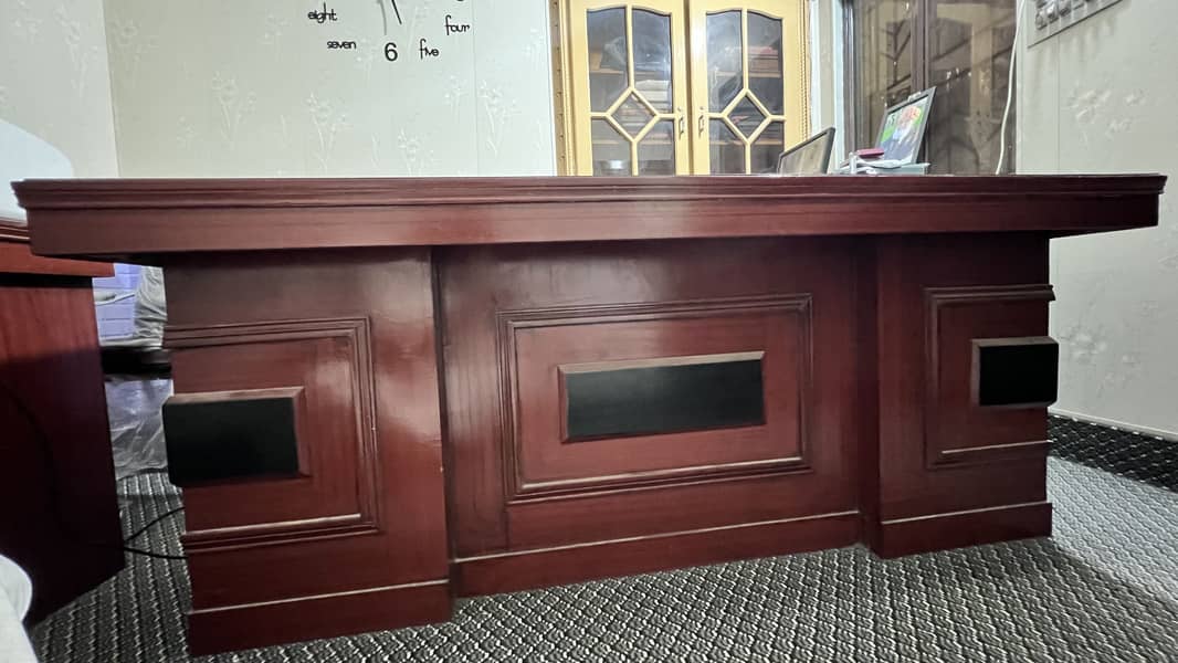 10 x 10 condition One double one computer table to chairs 4
