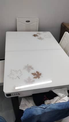 dining table Italian acchi hai good condition