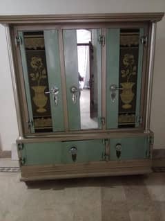 3Dour Almari Neat Condition