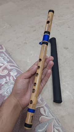 E Middel flute