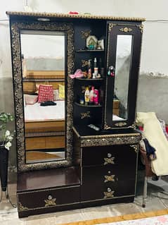 10by9 condition dressing or showcase