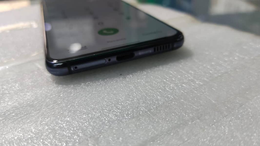 Samsung S21 with pin dot in screen and one sim approved 0