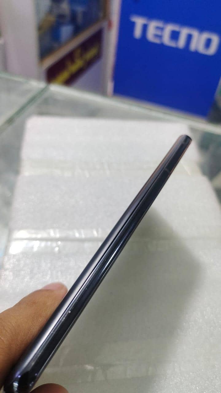 Samsung S21 with pin dot in screen and one sim approved 3