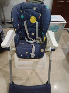 Tinnies high chair for 6 months and above, with a feeding bib for free