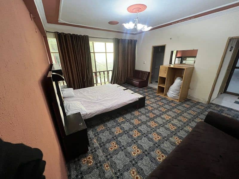 Hotel GPO mall road 14 rooms attach bath ideal location. 7