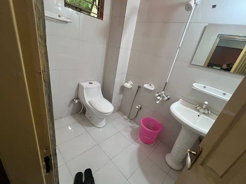 Hotel GPO mall road 14 rooms attach bath ideal location. 12