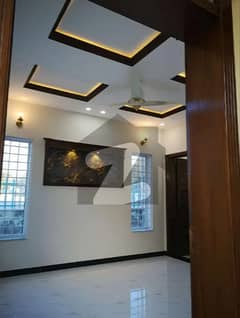ROOM FOR RENT IN G-13. BEST FOR JOB HOLDER AND STUDENTS BOYS. G-13 ISB