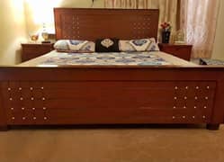 Wooden Bed//King Size