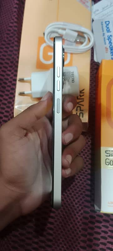 Techno spark go 1    4+4/64 5
