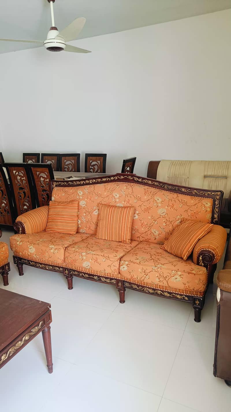 Complete sofa set for sell. large size sofa seater with Deewan n table 0