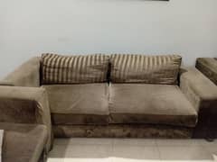 sofa set 6 seaters Velvet stuff 10/10 condition