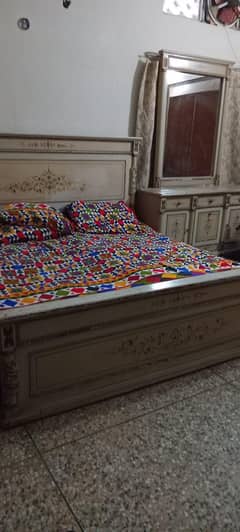 Double bed king size with dressing and crockery cabinet