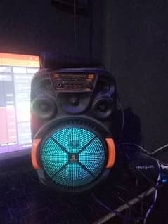 1month use only box bhi sath ha mic bhi ha achi sound ha