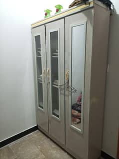 bed almari devider