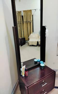 mirror with 2 drawers  6 ft  trendy dressing