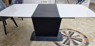 BoConcept Designer extendable dining table