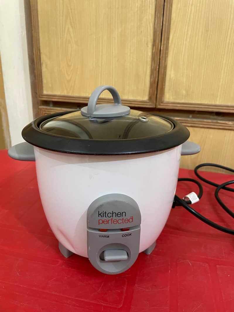 Kitchen Perfected 0.8 Litre / 4 Cups Electric Rice Cookerg 0