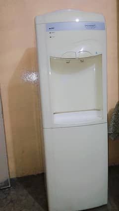 PERIDOT WATER DISPENSER IN LUSH CONDITION