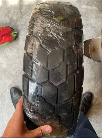 140/70-17 rear tyre and mudguard