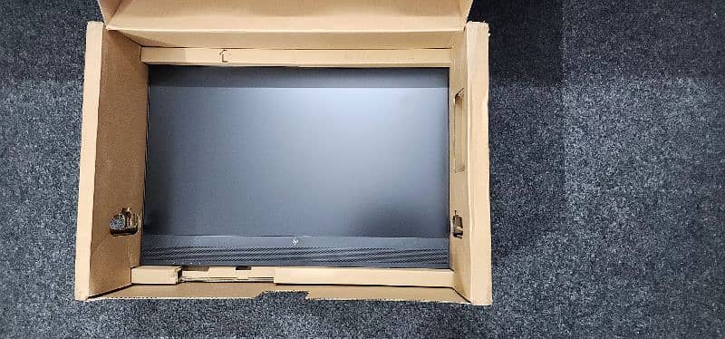 HP 24" E24m G4 FHD Conferencing Monitor USB-C 8