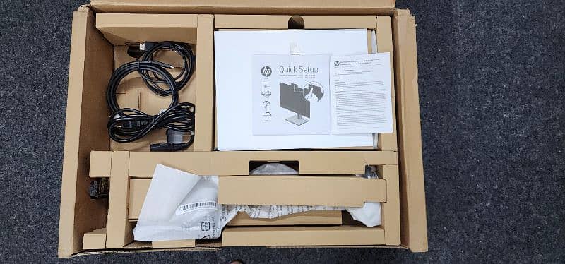 HP 24" E24m G4 FHD Conferencing Monitor USB-C 9