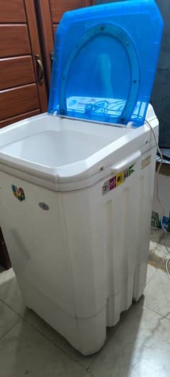 like new 1 month hua h 1 2 br use ki h