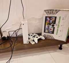 Xbox Series S 512 gb with 2 controllers and battery pack