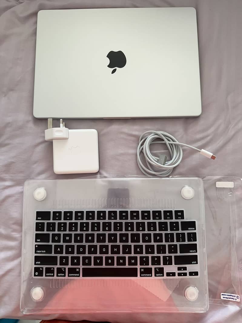 Apple M1 Max (10-core CPU, 32-core GPU) 14 inches 1